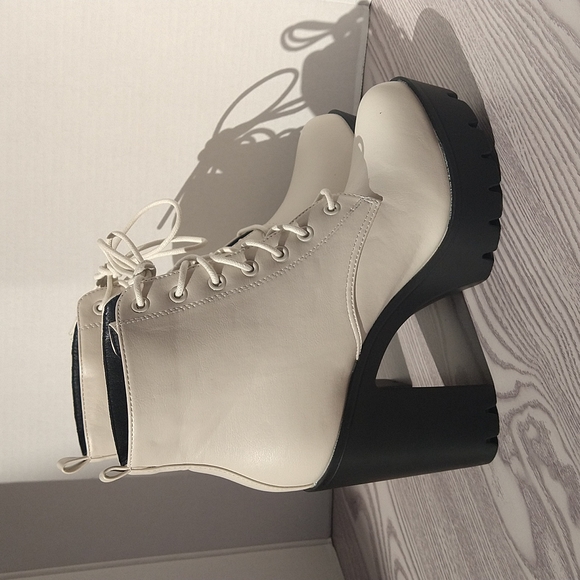 Lacey Ivory Lace-Up Platform Ankle Boots Lightweight Block Heel Size 10M - Picture 9 of 15